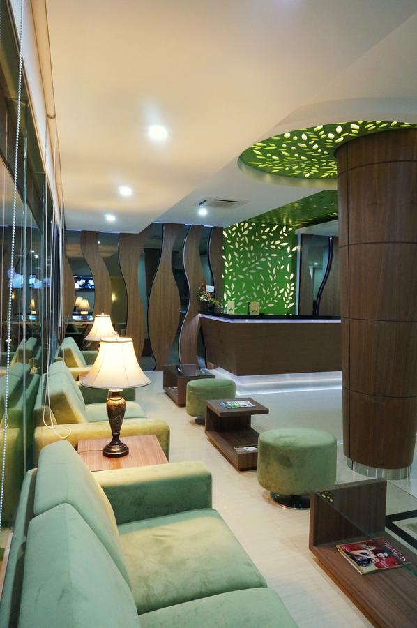 Green Eden Hotel Manado Exterior photo