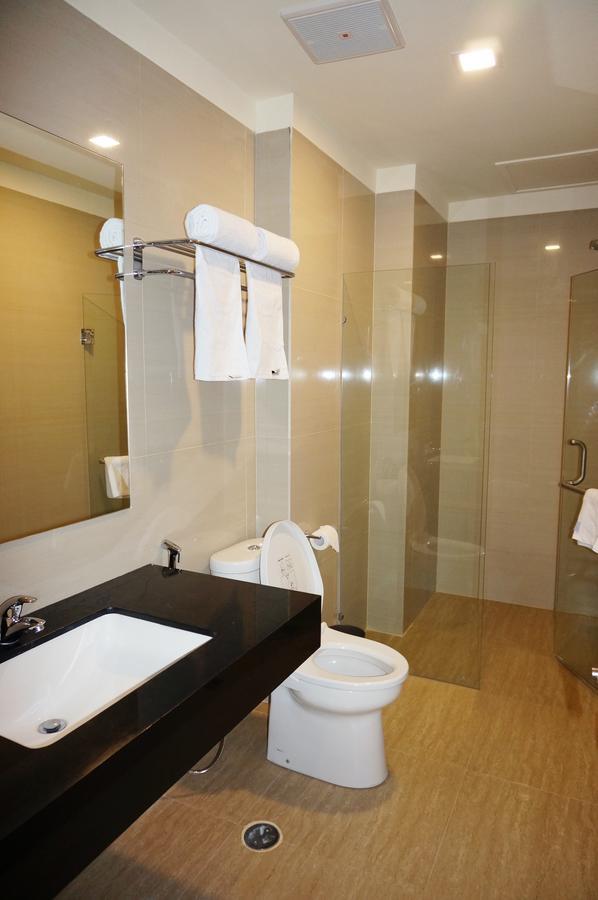 Green Eden Hotel Manado Exterior photo
